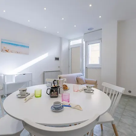 Appartement Casa Verdi, Holiday, Near The - Viareggio, Toscana Viareggio