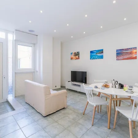 Apartment Casa Verdi, Holiday, Near The - Viareggio, Toscana Viareggio