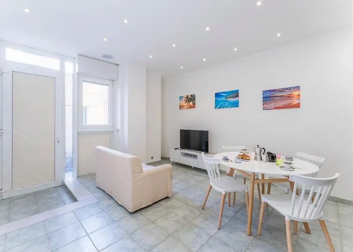 Apartment Casa Verdi, Holiday, Near The - Viareggio, Toscana Viareggio